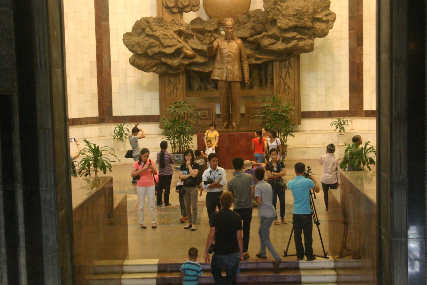 1 anh dai dien quay phim