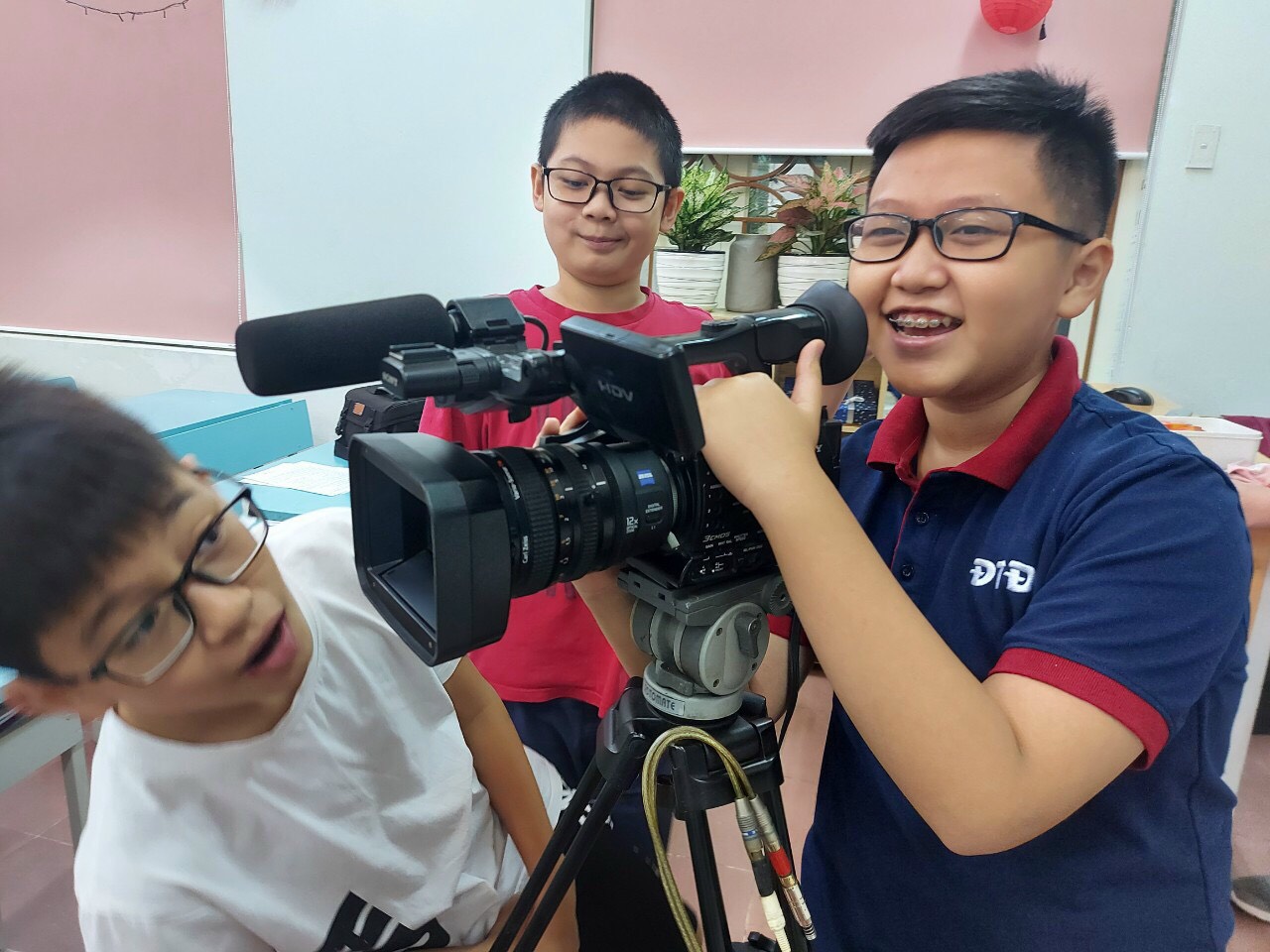 (Khóa Trải nghiệm làm phim tại Trường THCS Đoàn Thị Điểm)